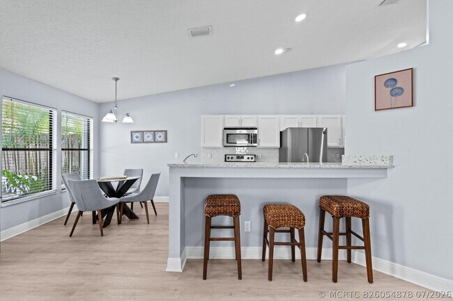 Building Photo - 1599 Bayridge Pl