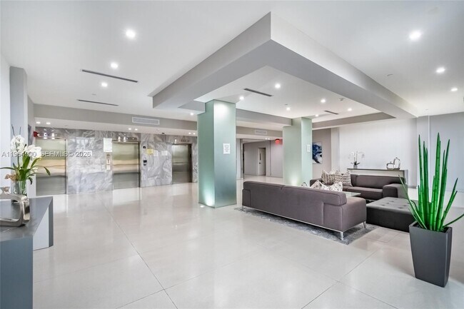 Building Photo - 20379 W Country Club Dr