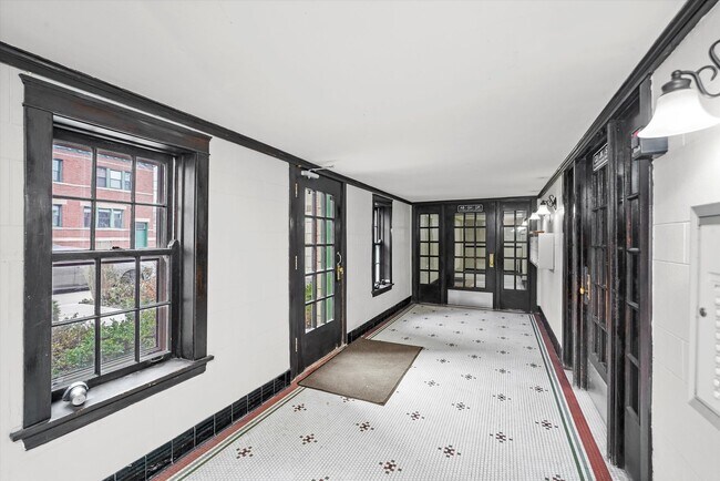 Building Photo - 409 Beloit Ave