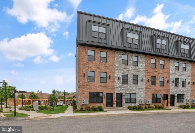 Building Photo - 2715 MAYA Ln