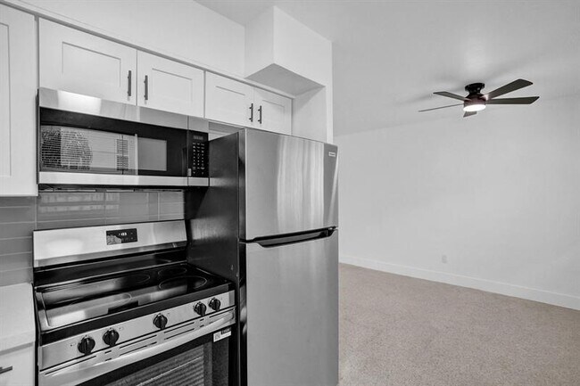 Building Photo - 1821 Middle River Dr