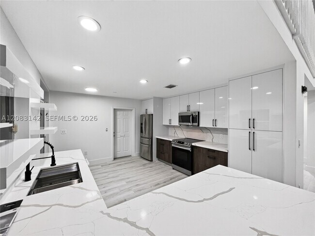 Building Photo - 3215 N 36th Ave