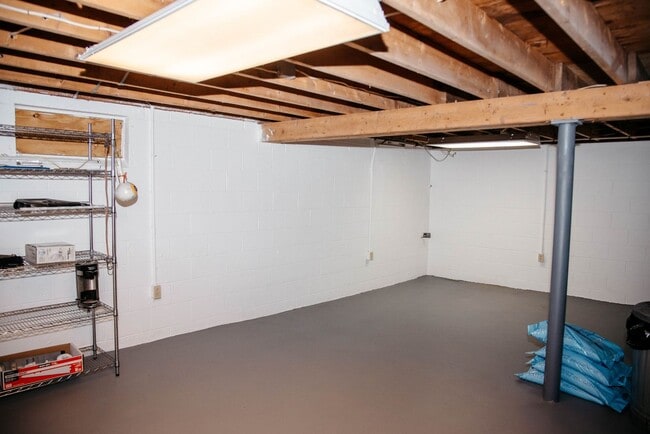 Building Photo - 7689 Dove Dr