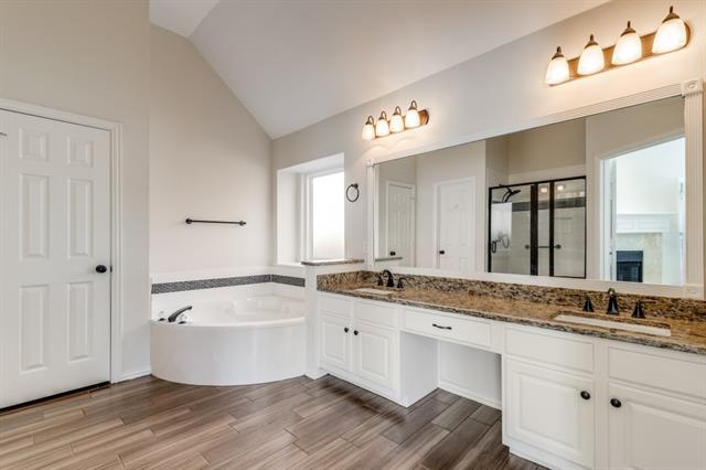 Building Photo - 8904 Lakewood Dr