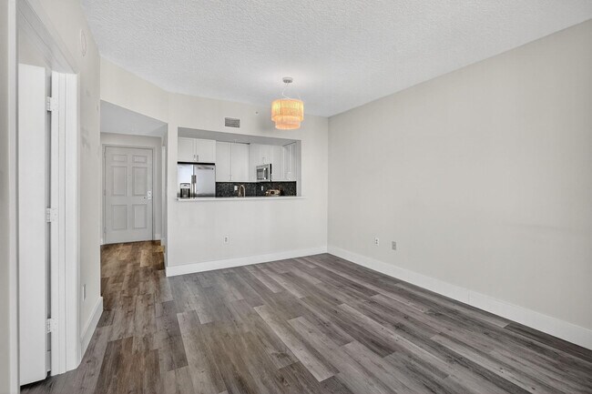 Building Photo - 3020 NE 32nd Ave