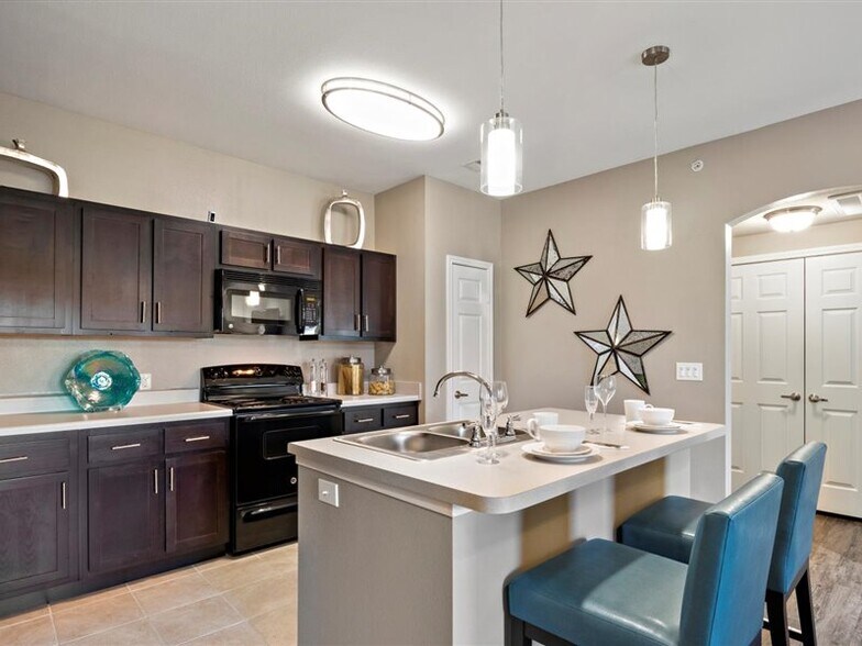 Creed Canyon Apartments 211 E Canyon Grove Rd Sherman TX 75092