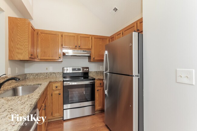 Building Photo - 6202 Suntrace Way
