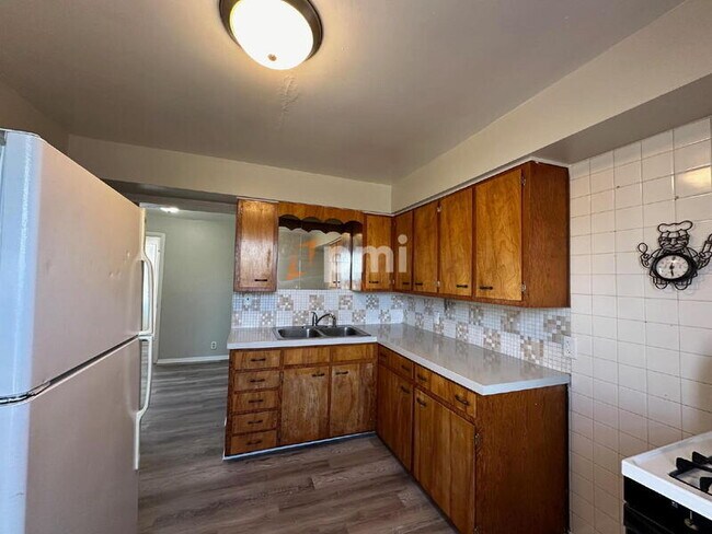 Building Photo - 108 Osborn St