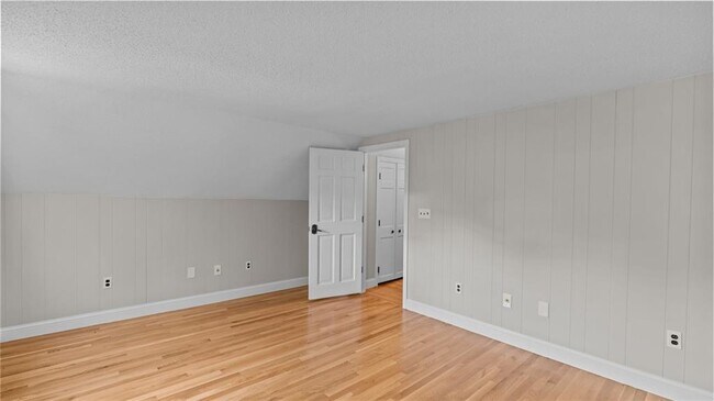 Building Photo - 54 Hillside Ave