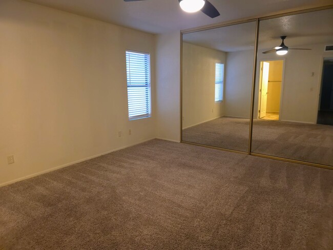 Building Photo - HOUSE - VILLAGE OF OAK CREEK