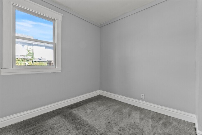 Building Photo - 316 N Hickory St