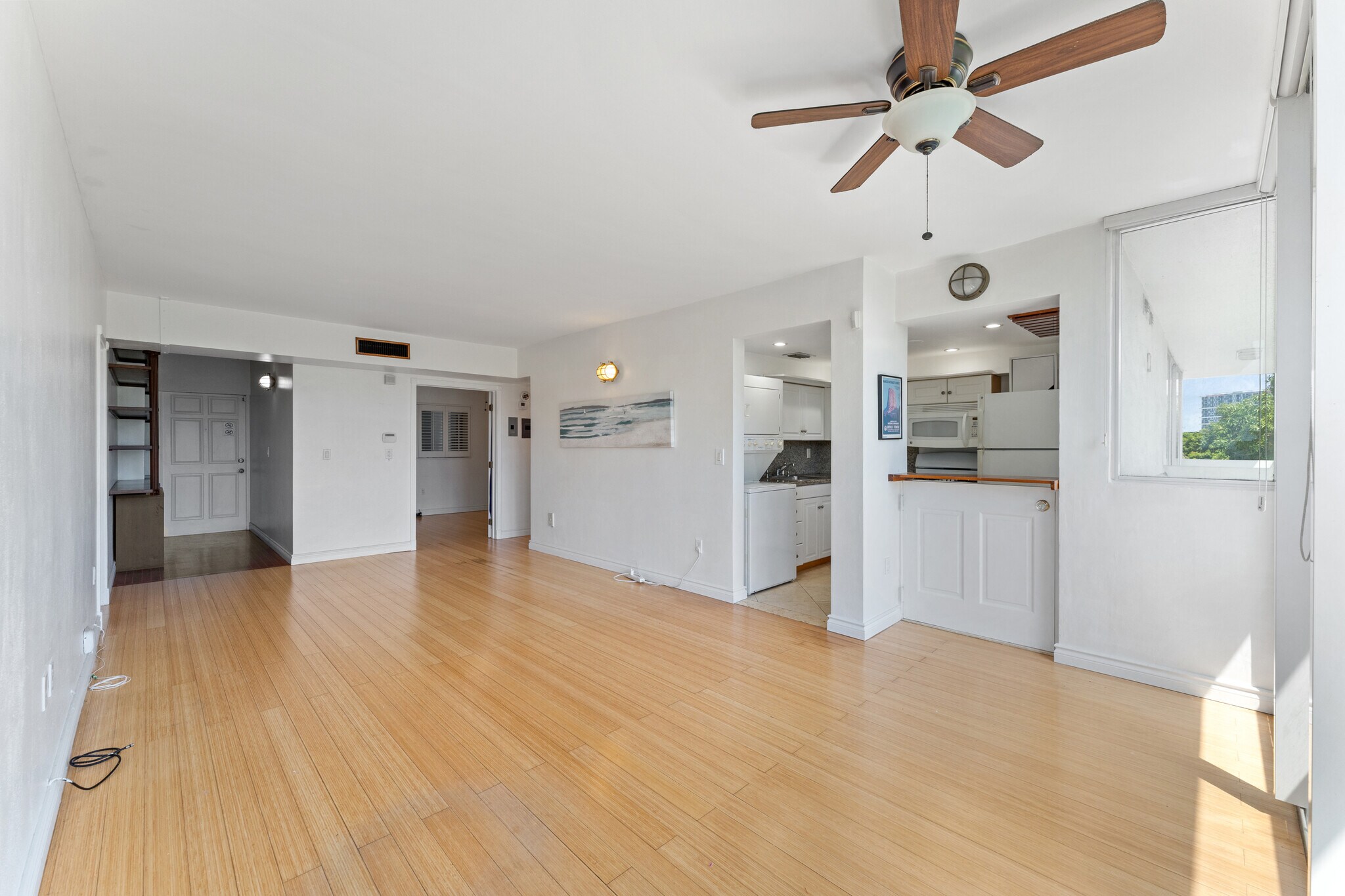 Building Photo - 2539 S Bayshore Dr