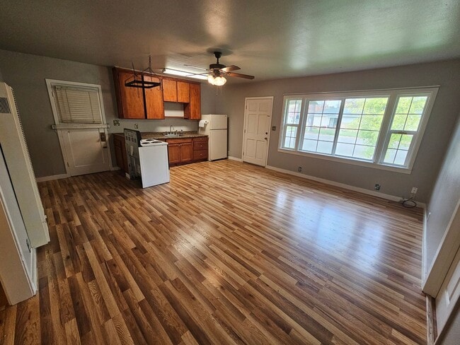 Building Photo - Duplex For Rent in Corning!