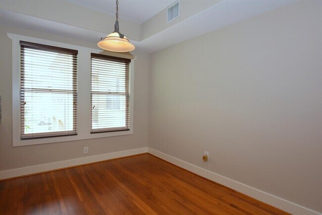 Building Photo - 3015 Chenevert St