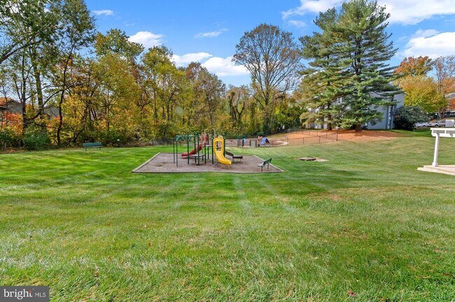 Building Photo - 5482 Cedar Ln