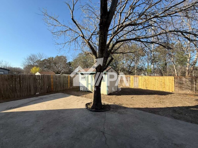 Building Photo - 10147 Sundrop Pass