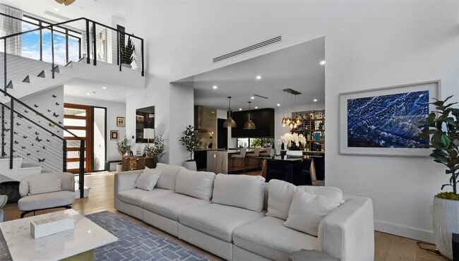 Building Photo - 823 Ponce de Leon Dr