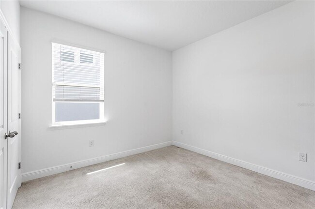 Building Photo - 33034 Sand Creek Dr