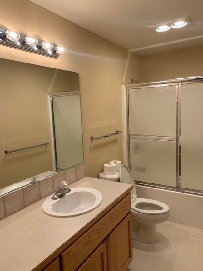 Building Photo - 3 Bedroom House on Quarter Acre!