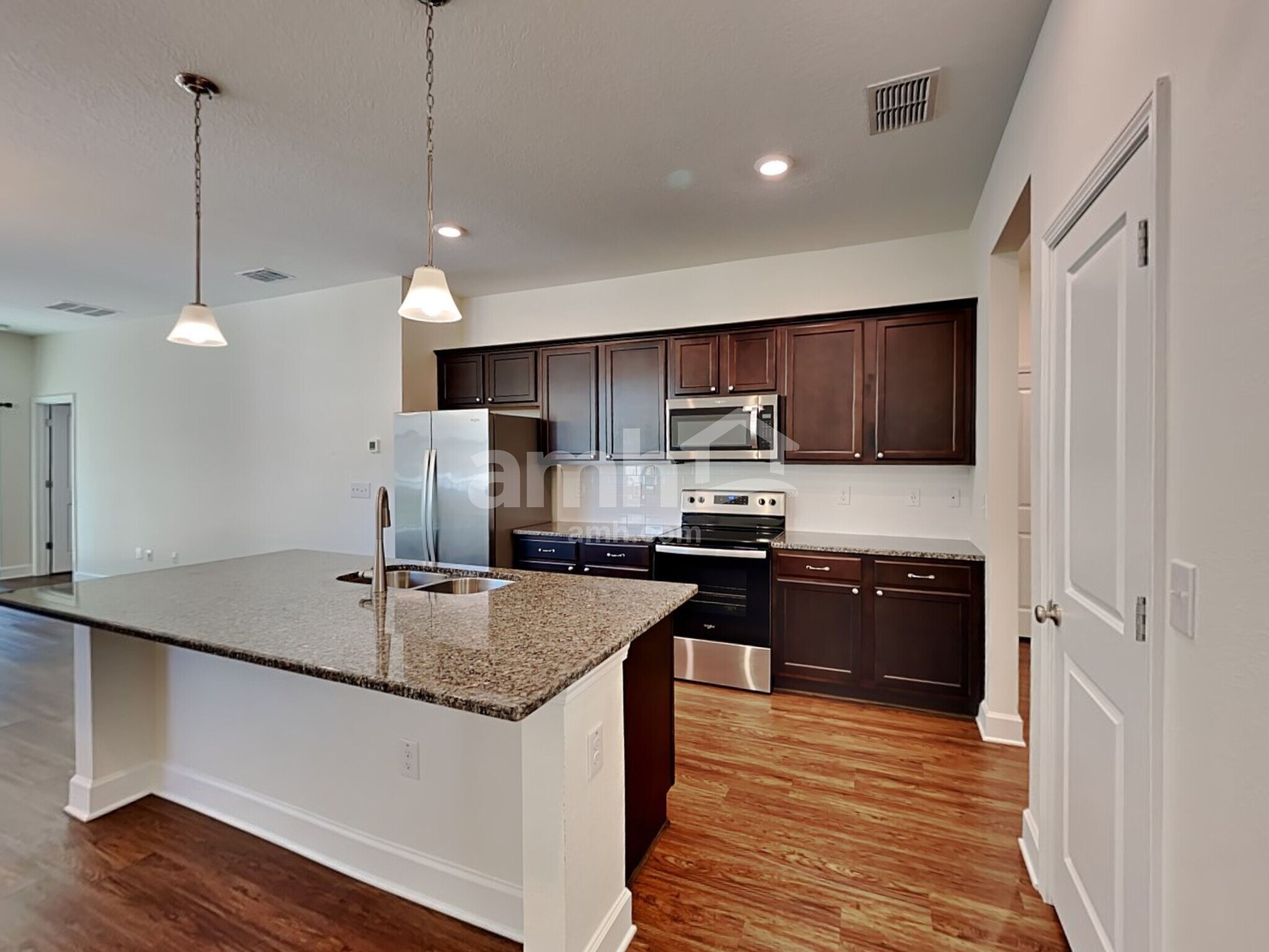 Building Photo - 916 Walden Woods Dr