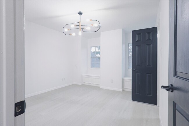 Building Photo - 17527 Sandy Cliffs Dr