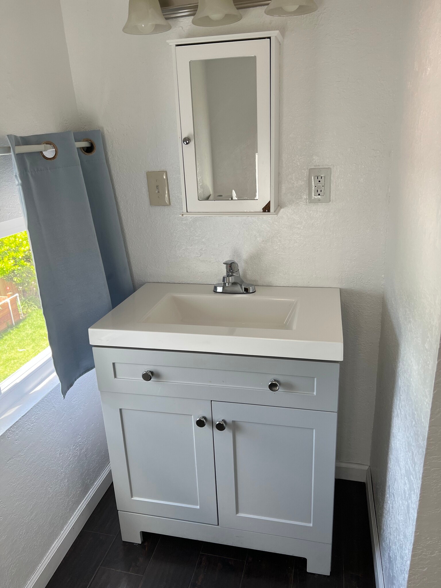 Building Photo - 523 Mitchell Ave