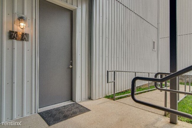 Building Photo - 1 br, 1 bath Condo - 703A Cleo Miller Drive