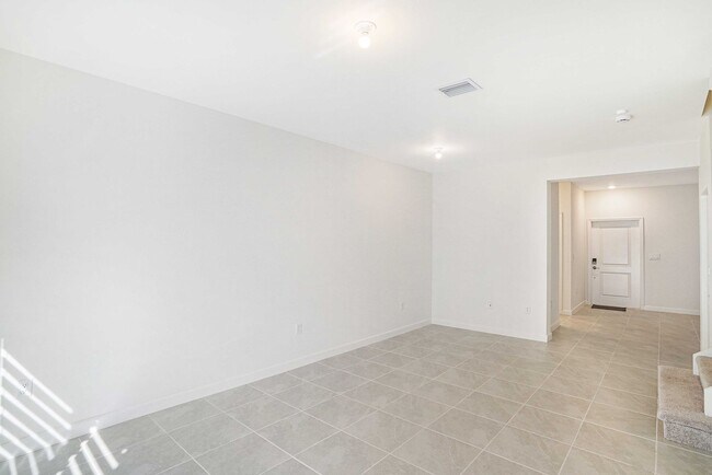 Building Photo - Brand new Townhome 3/2.5  Maximum 2 Cars