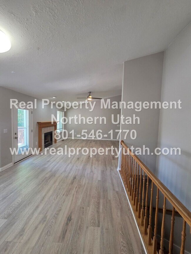 Building Photo - Updated 5 Bedroom 5 Bath Home in Layton Av...