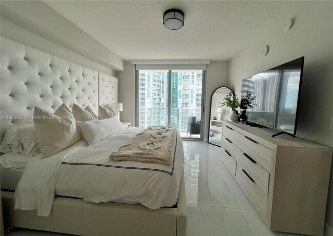 Building Photo - 300 Sunny Isles Blvd