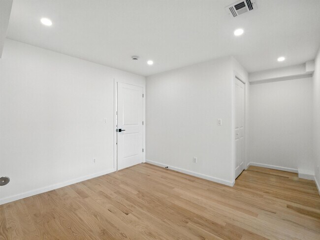 Building Photo - 390 Webster Ave