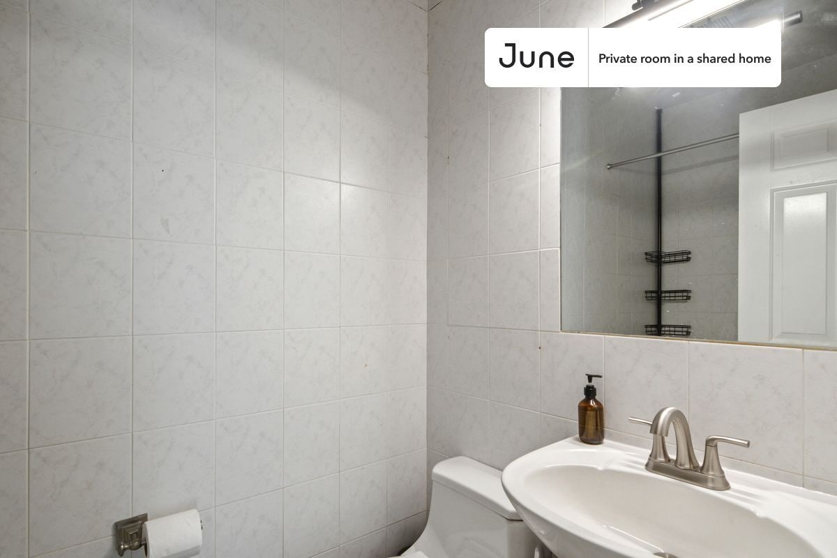 Building Photo - Room in Shared 4 bed/2 bath home in Allston