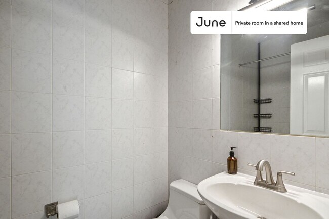 Building Photo - Room in Shared 4 bed/2 bath home in Allston