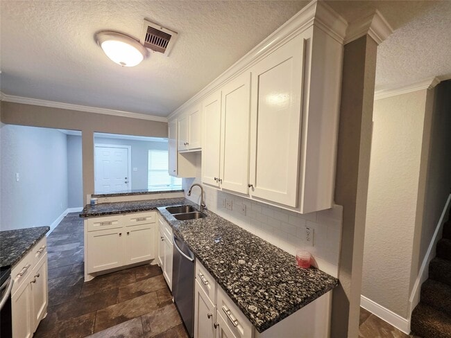 Building Photo - 1053 Willow Oaks Cir