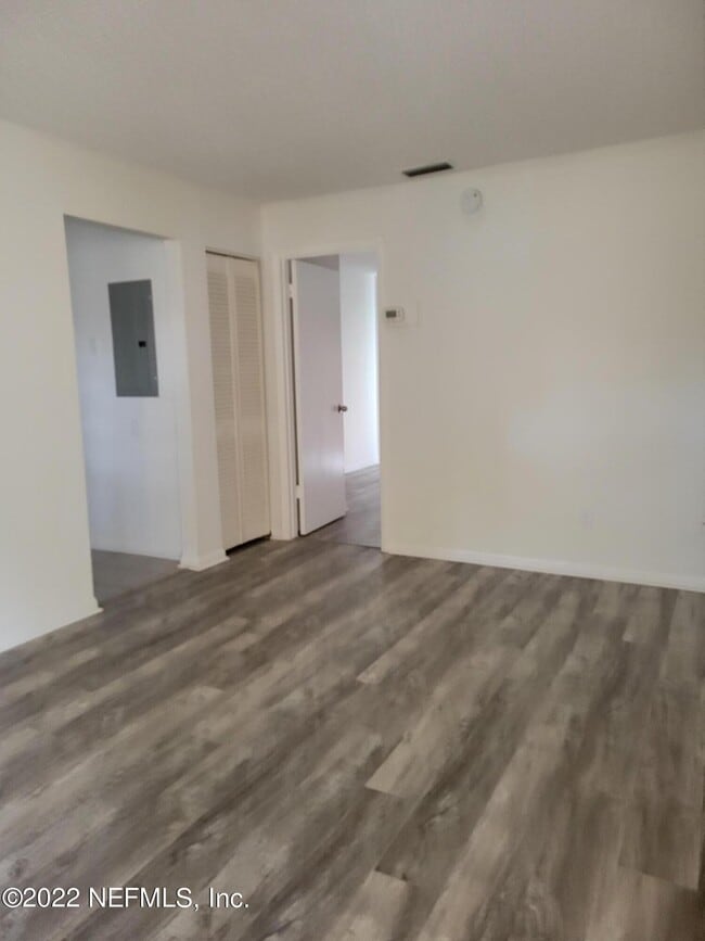 Building Photo - 3335 MAYFLOWER St