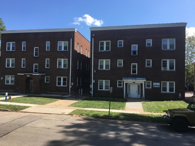 Building Photo - 261 Lyndhurst Pl