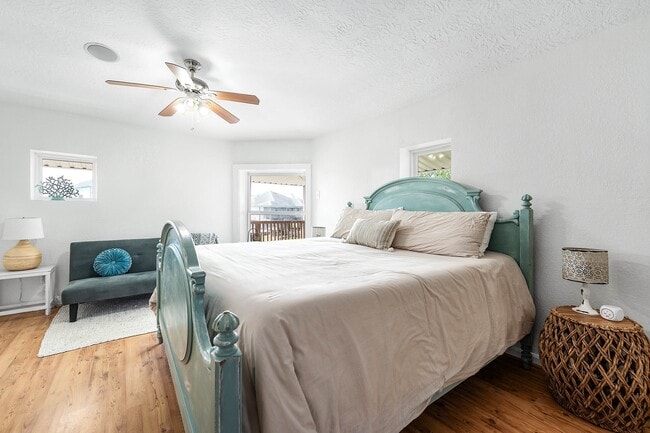 Building Photo - 302 Palm Dr