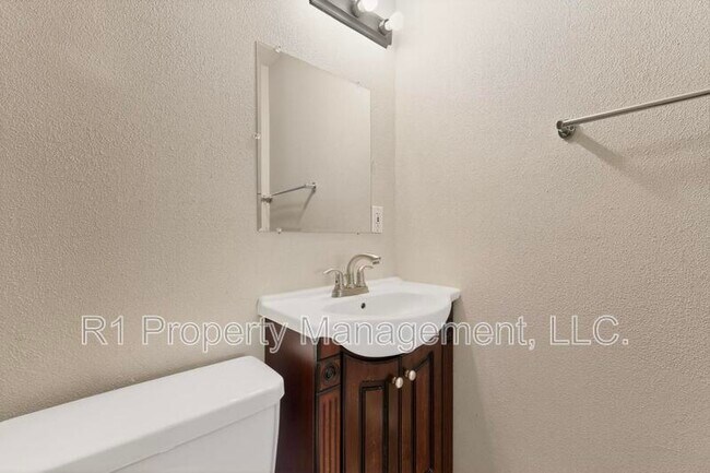 Building Photo - 222 Shannon Pl NW