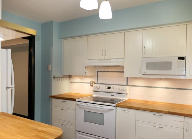 Building Photo - 140 Beechwood Dr