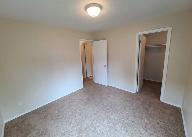 Building Photo - New Carpet! Fresh Paint - Well-maintained home in established neighborhood