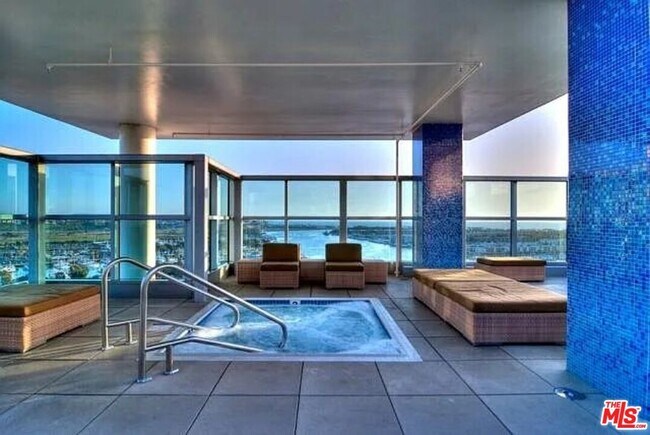 Building Photo - 13700 Marina Pointe Dr