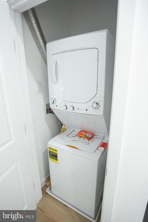 Building Photo - 3945 Lancaster Ave