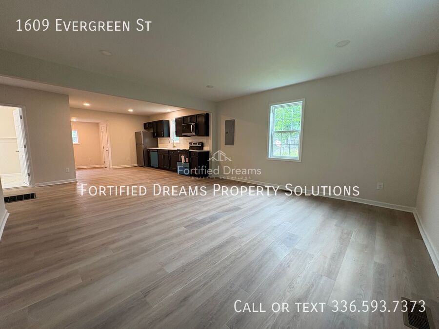 Building Photo - 1609 Evergreen St