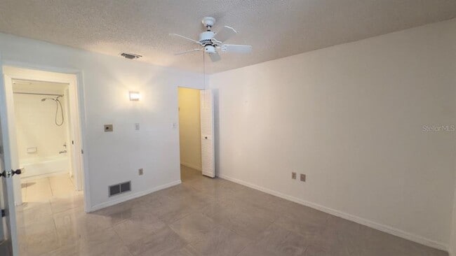 Building Photo - 4765 Oak Forest Dr W