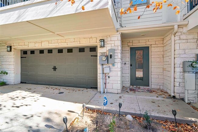 Building Photo - 217 Birch Oak Ln