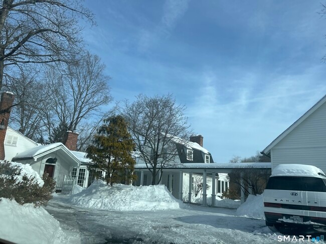 Building Photo - 157 Main St