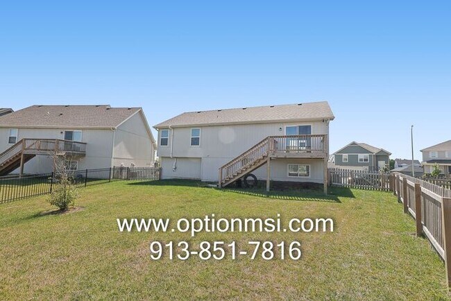 Building Photo - Beautiful 3-Bedroom Home with Modern Finishes & Fantastic Amenities!