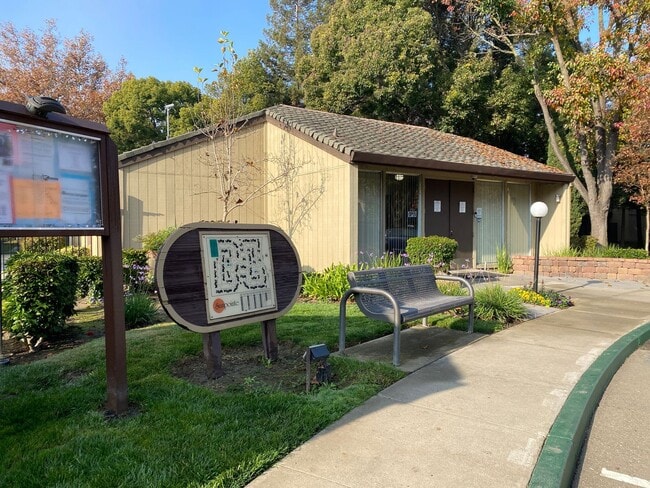 Building Photo - One Bedroom Condo In Sunpointe Condominiums.