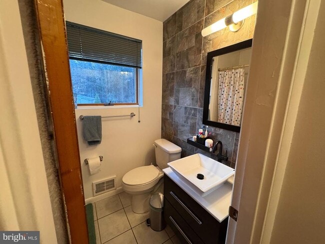 Building Photo - 6313 Walhonding Rd