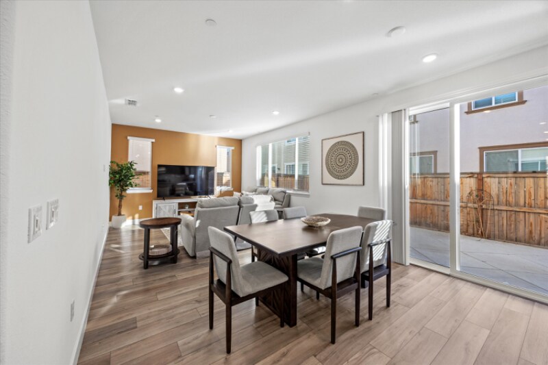 Building Photo - 3554 Damora Ave